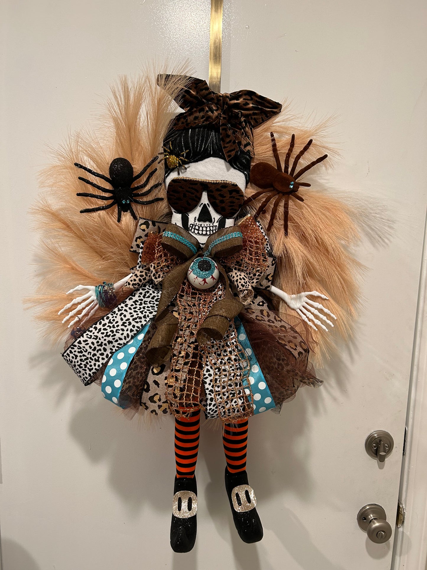 “Spooky Chic Skeleton Diva Wreath” – Leopard Glam Halloween Door Décor 🎃💀
